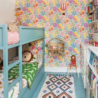 childrens room with bunk beds