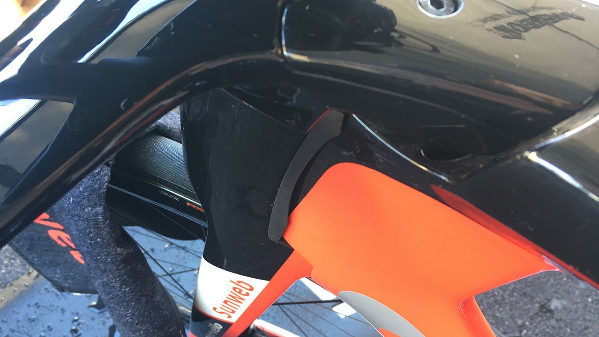 The front end of the bike features an external steerer system for improved aerodynamics
