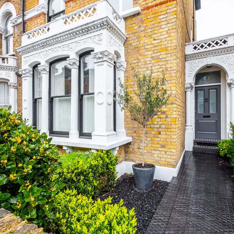 This stunning Victorian home on Digby Crescent London is for sale