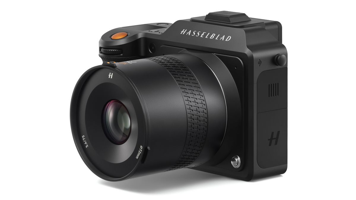 Hasselblad XCD 75P mounted to a Hasselblad X2D against a white background