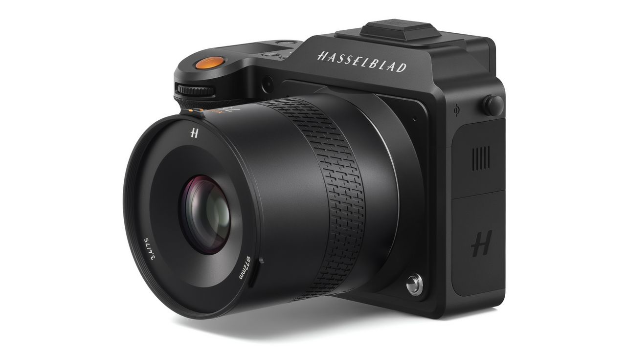 Hasselblad XCD 75P mounted to a Hasselblad X2D against a white background