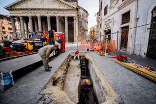 Archaeological investigations following the opening of a sinkhole in Piazza della Rotonda in front of the Pantheon in Rome have unearthed the ancient pavement of the imperial era.