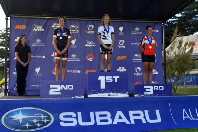 U19 women's podium: Harriet Beaven, Amber Johnston, Samantha Hope