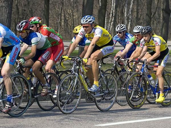 Tinkoff sits in the pack during some spring racing in Moscow