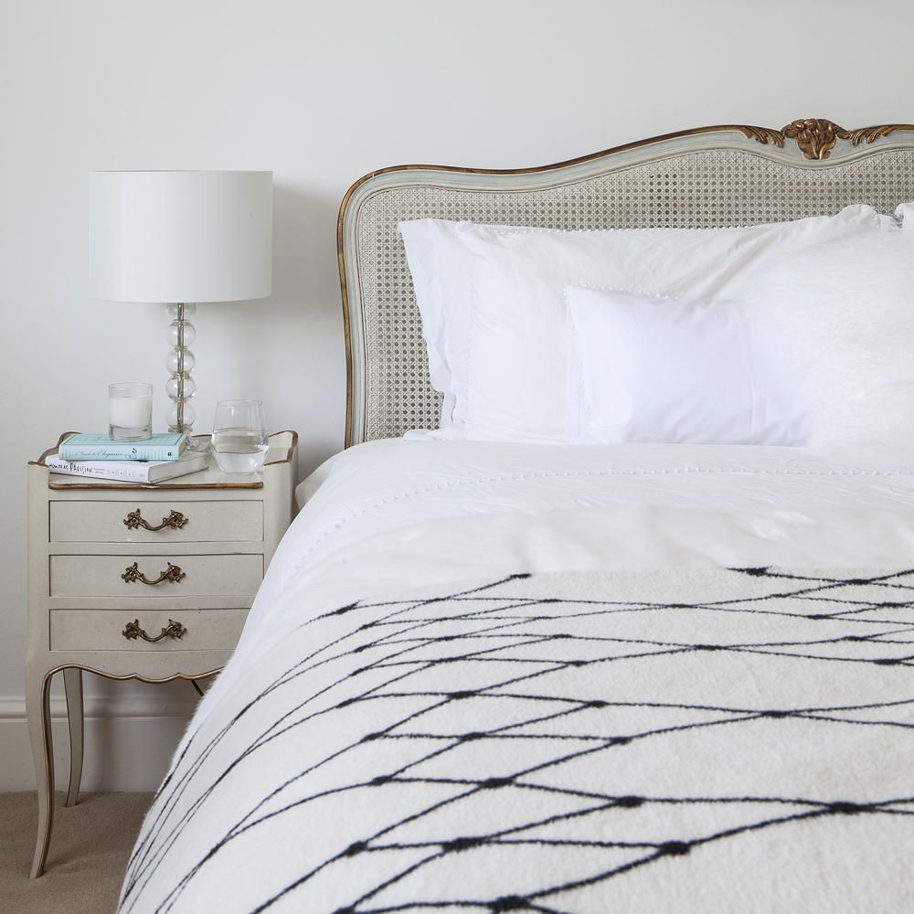 Cozy black and white bedroom