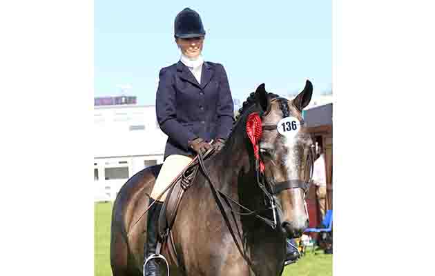 Rachel Moore and small hunter winner Birchill Cassanova