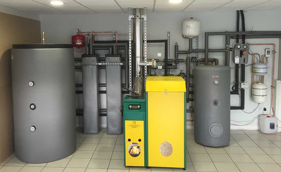 hot water storage units from Begetube. Begetube’s two phase change material units (each contain 60 litres of hydrate salt) provide the same level of thermal storage as the 600 litre thermal store next to them