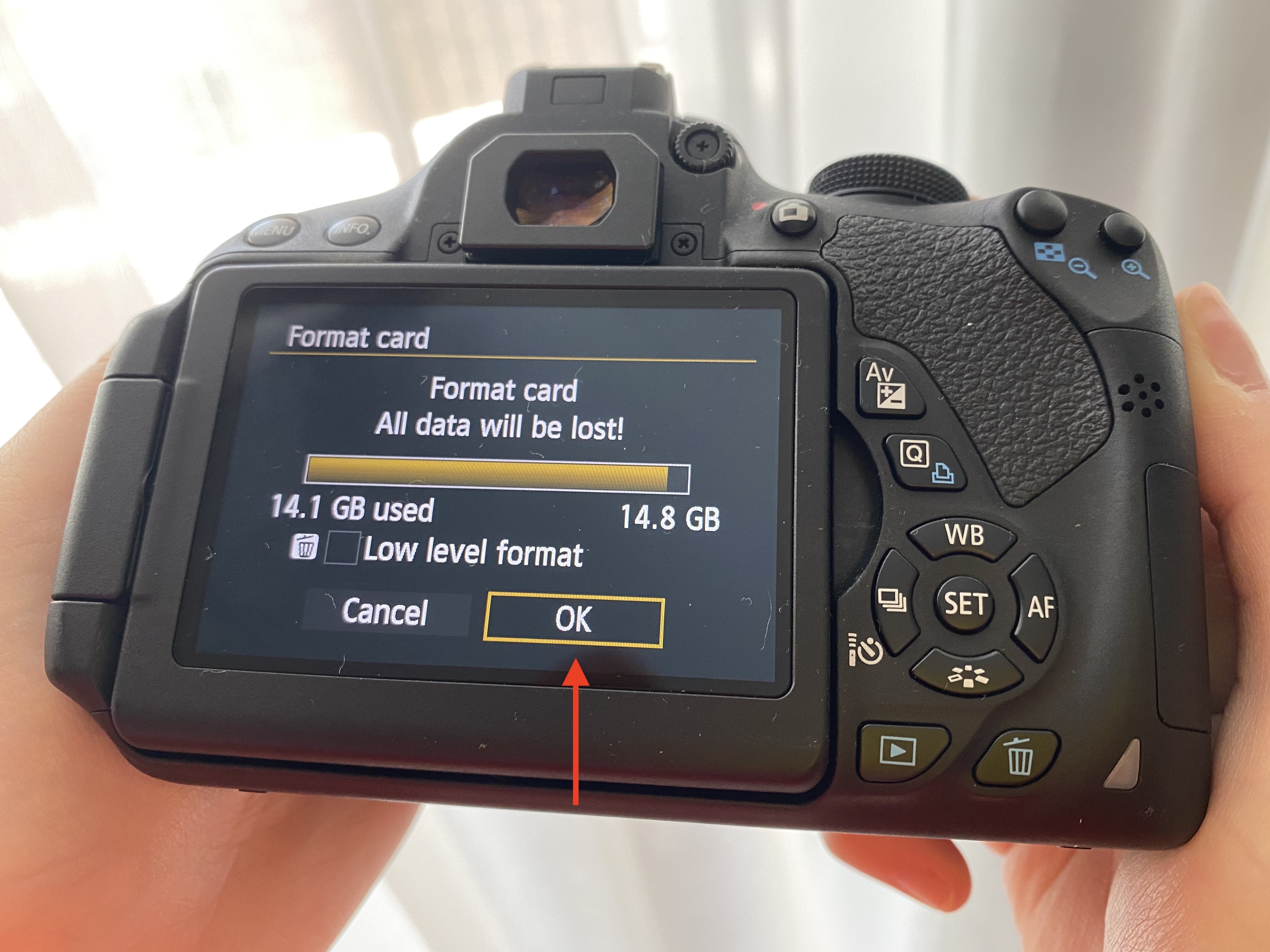 How to format an SD card using a digital camera