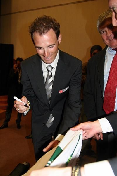 Valverde's other tasks included signing jerseys.