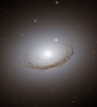 Hubble Photographs a Big Ol' Galaxy