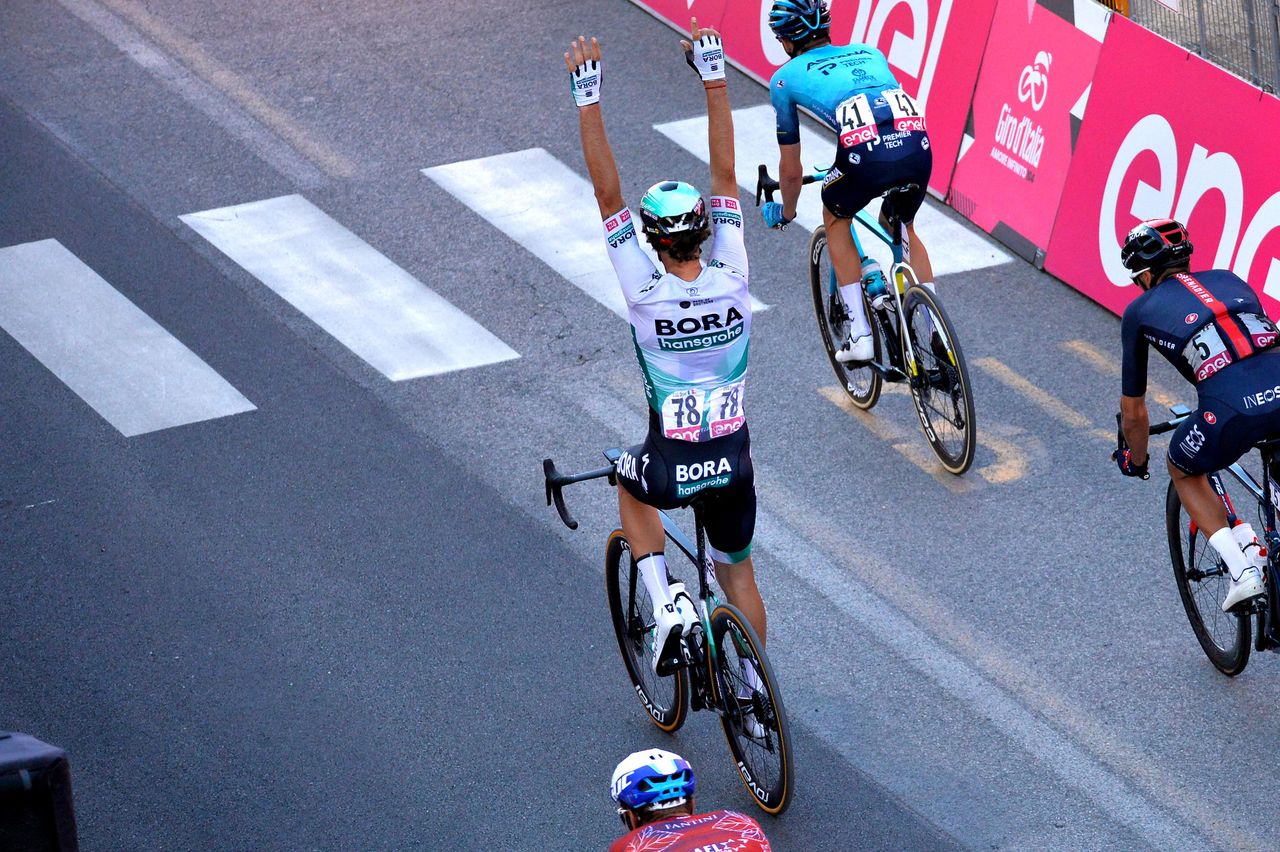 Peter Sagan sprints to stage 10 victory at Giro d'Italia