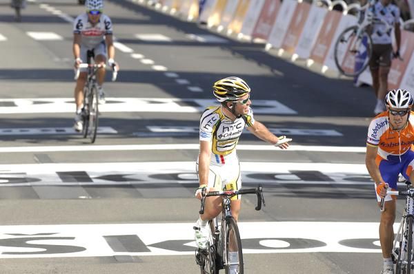 Cavendish and Freire have some words as they cross the line.
