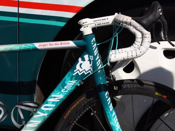 Canyon's Ultimate CF SLX boasts an exceptionally stout front end.