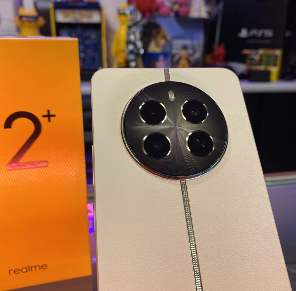 realme 12+ 5G visto desde atrás