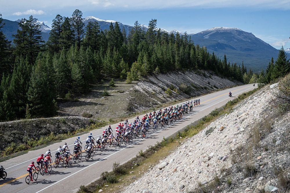 The race heads towards the finish climb