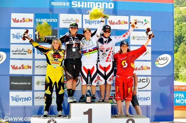 The women's podium: Myriam Nicole, Sabrina Jonnier, Emmeline Ragot, Tracy Moseley, Floriane Pugin.