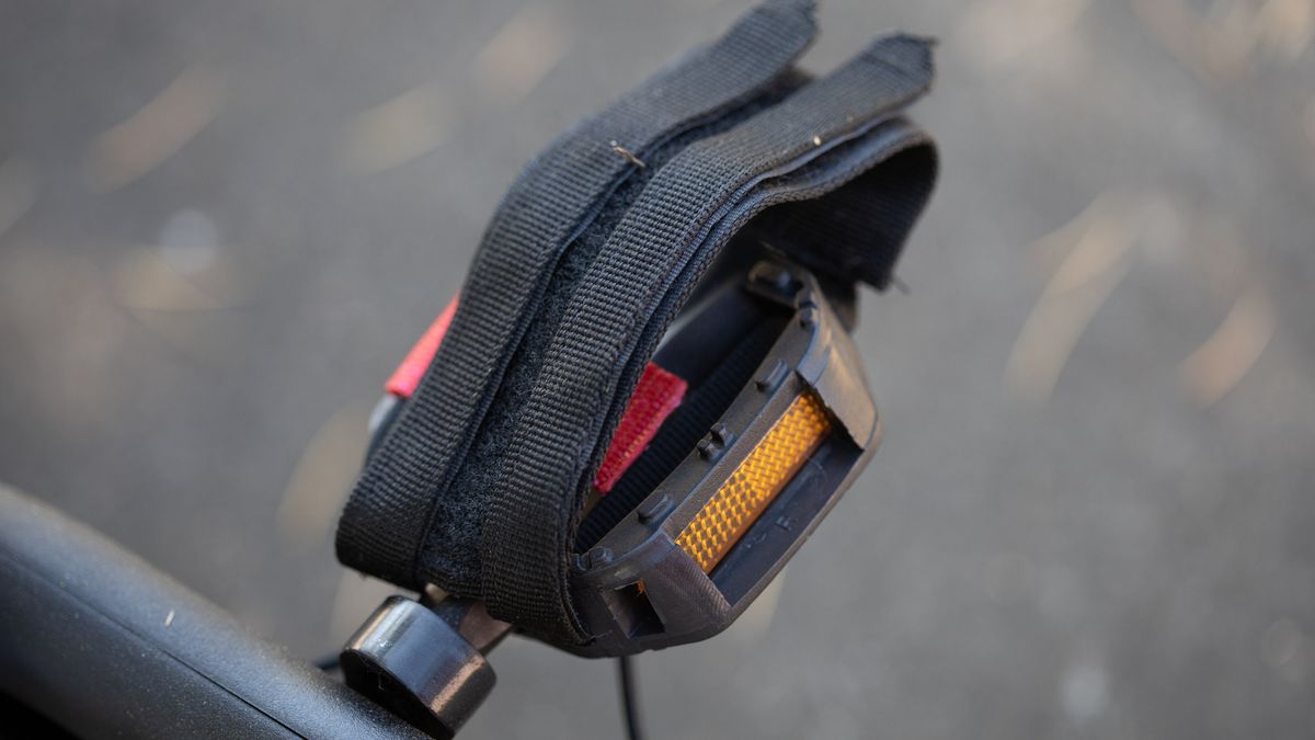 Weehoo Bike trailer detail of pedal toe strap