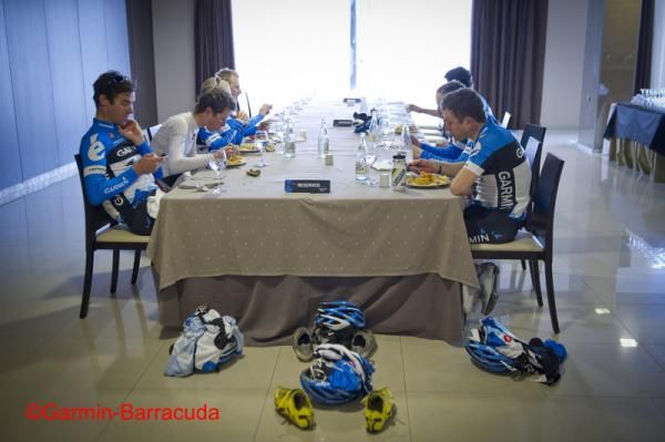 Millar, Vande Velde and the team enjoy lunch after their morning ride