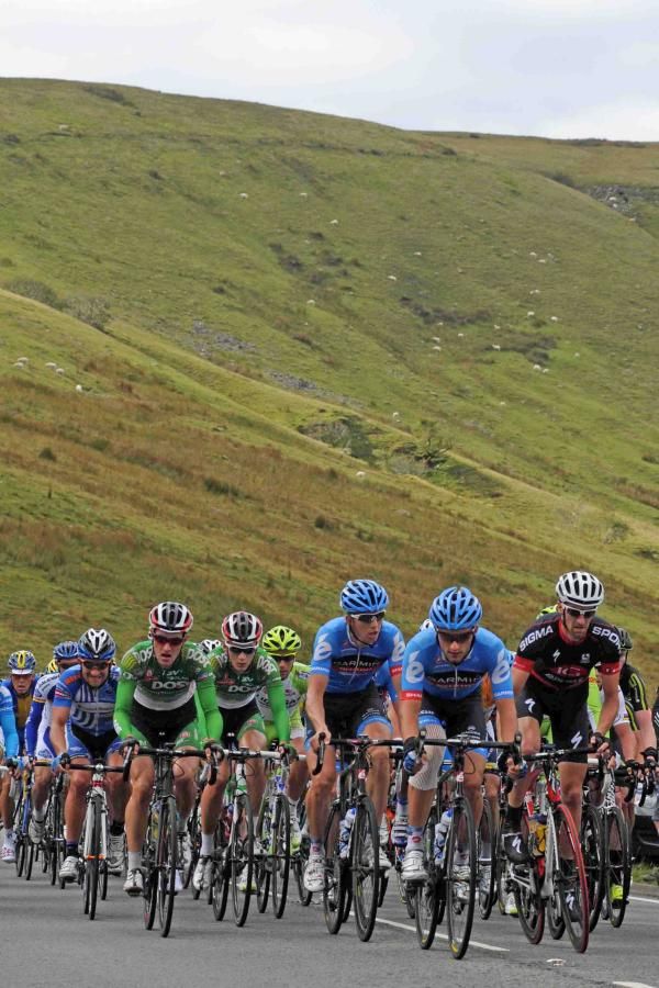 The peloton in the hills on stage 6