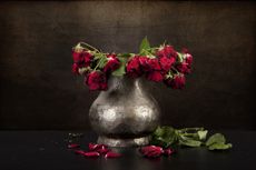Bouquet of dead roses.