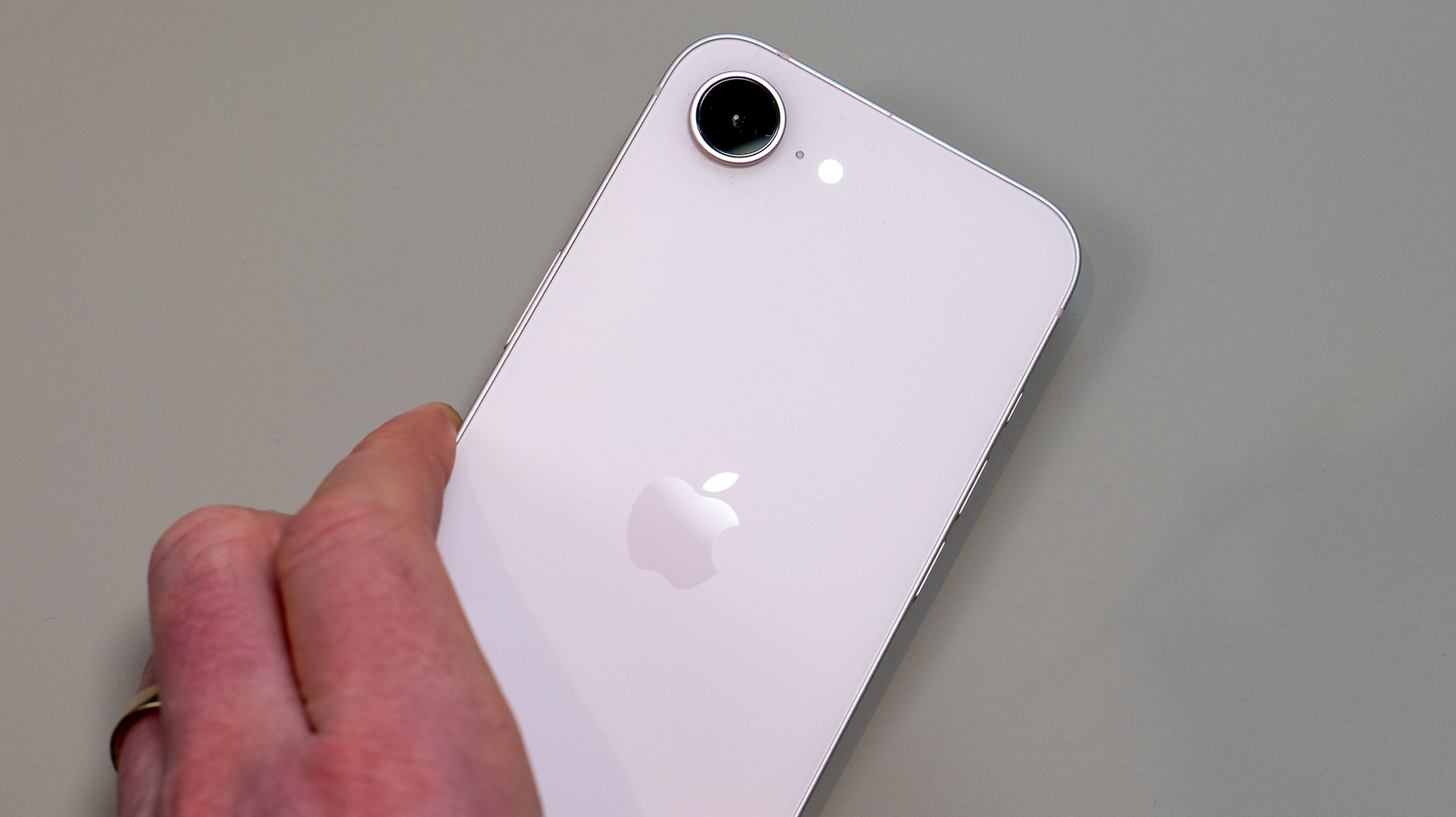 Apple iPhone 17e in pink