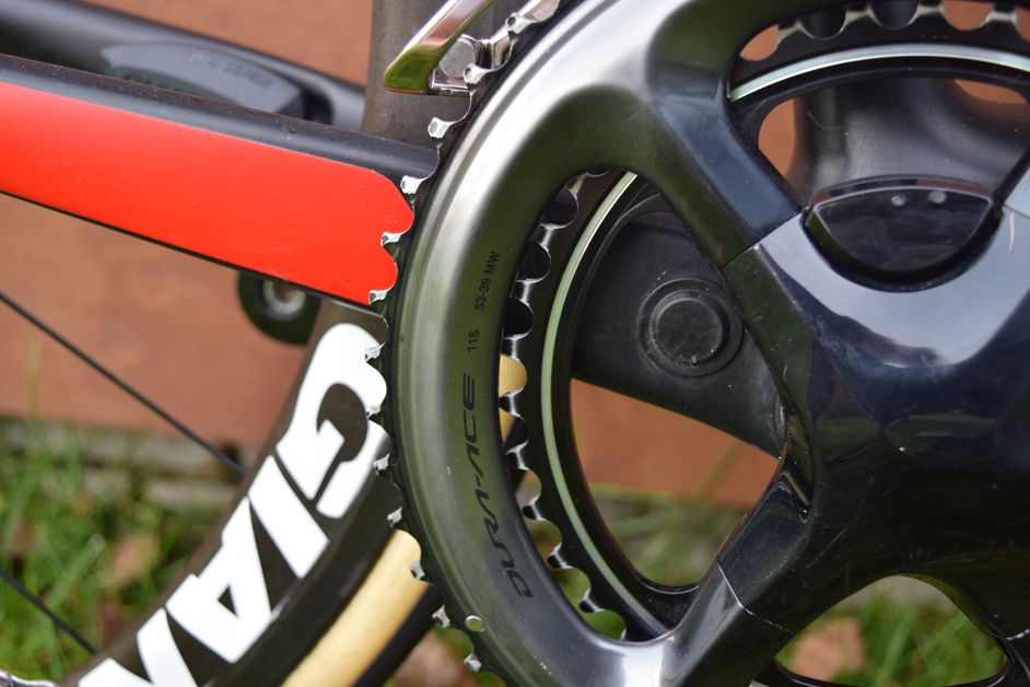 Kamna has standard gearing of 53/39 up front and 11-28 to the rear