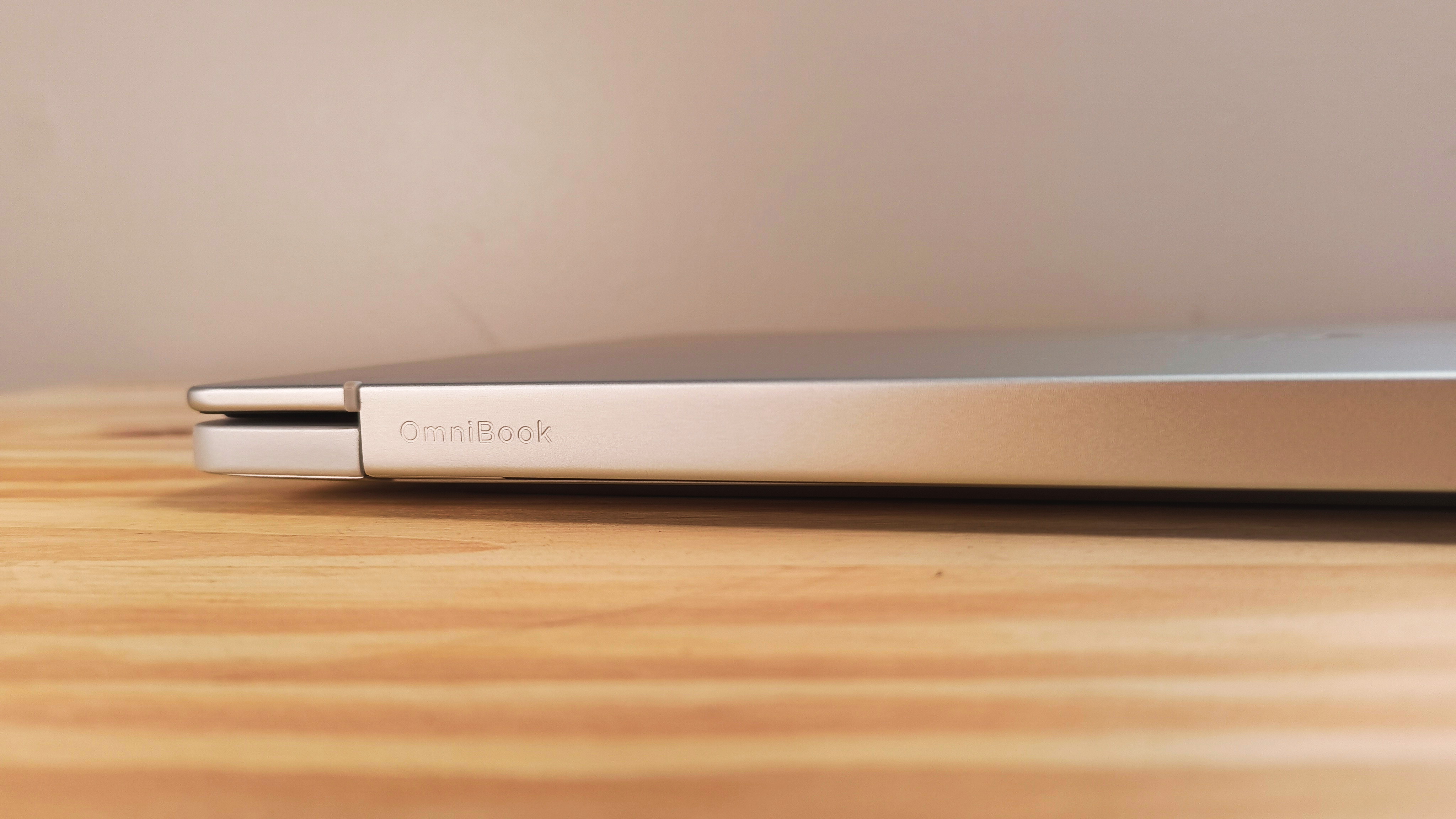 An HP OmniBook 5 14 Inch Next Gen AI PC on a desk
