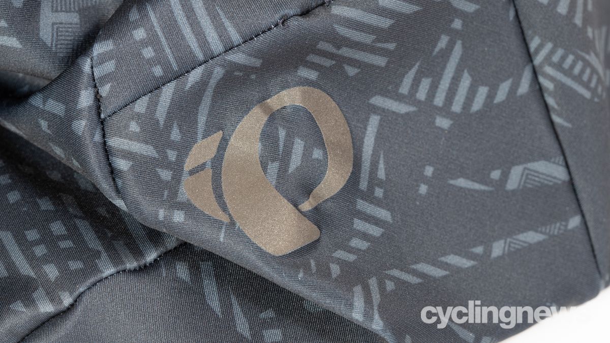 Pearl Izumi PRO bib short detail of reflective logo