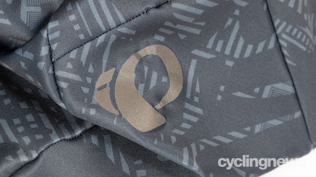 Pearl Izumi PRO bib short detail of reflective logo