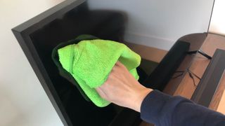 Cleaning the TV screen