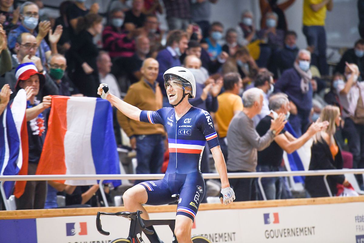 Picture by Simon Wilkinson/SWpix.com - 22/10/2021 - Cycling - Tissot 2021 UCI Track Cycling World Championships - Men's Points Race - Stab Velodrome, Roubaix, France - France's Benjamin Thomas wins the men's points race final.