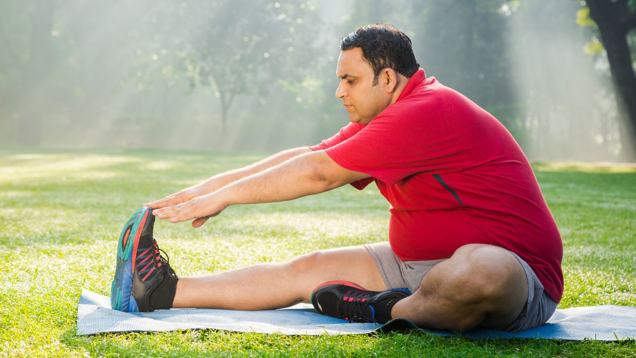 Overweight man over 35 exercising