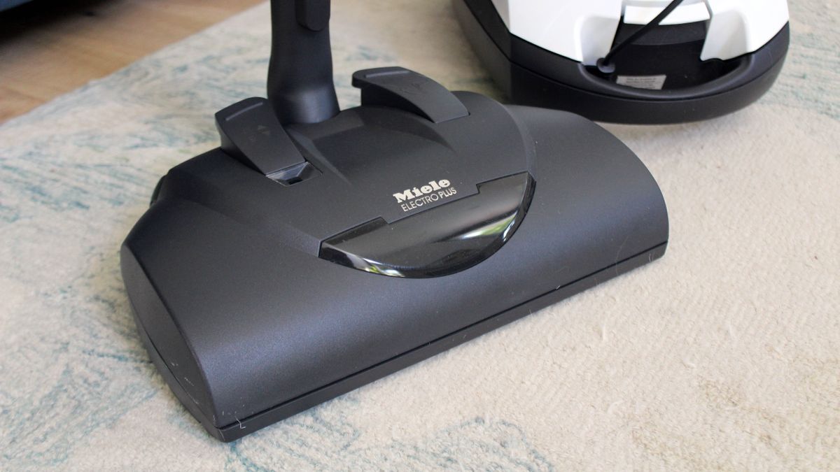 Miele Classic C1 Cat &amp; Dog PowerLine Canister Vacuum