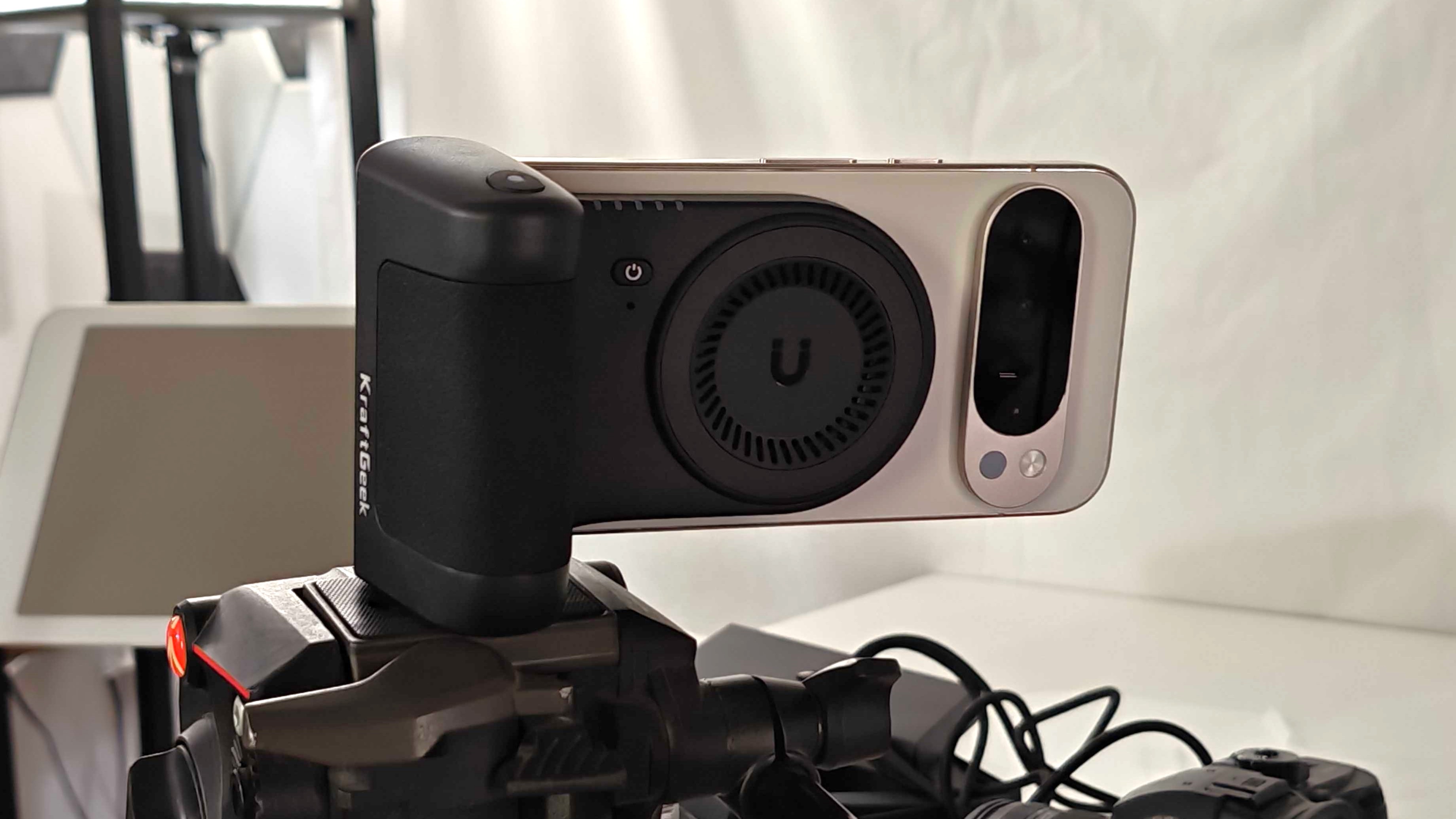 Google Pixel 10 Pro using the KraftGeek PowerShutter magnetic accessory.
