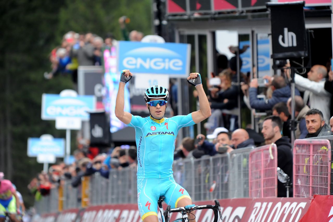 Mikel Landa wins stage 15