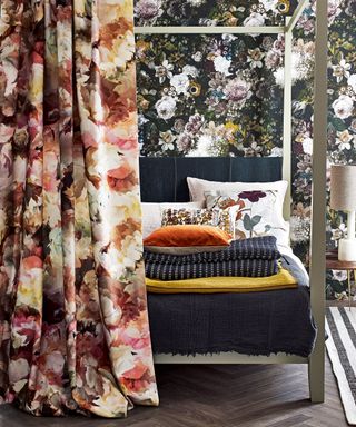 Romantic bedroom ideas with floral wall