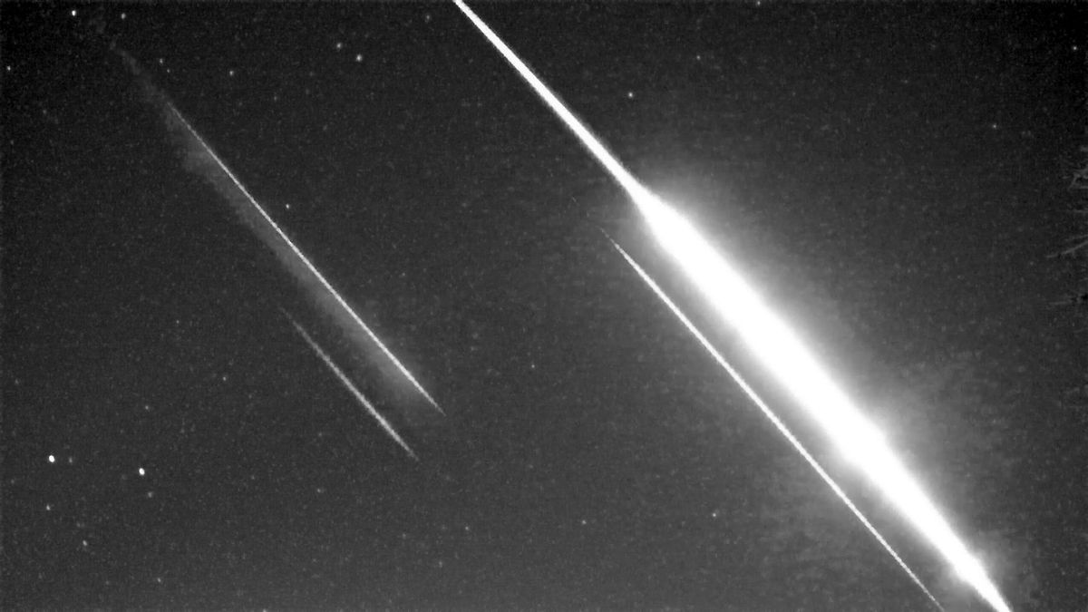 A fireball observed by the CA000P Global Meteor Network camera in Ontario on April 17, 2022.