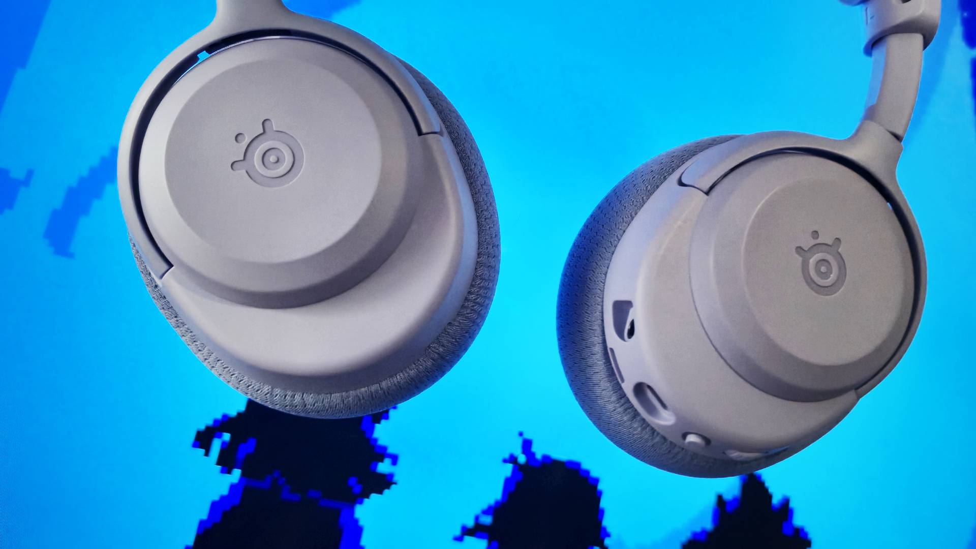 Photo taken of the SteelSeries Arctis Nova 3X Wireless gaming headset by Rosalie Newcombe.