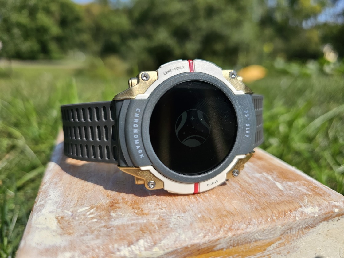 Starfield controller and headset photos placed in a rustic setting.