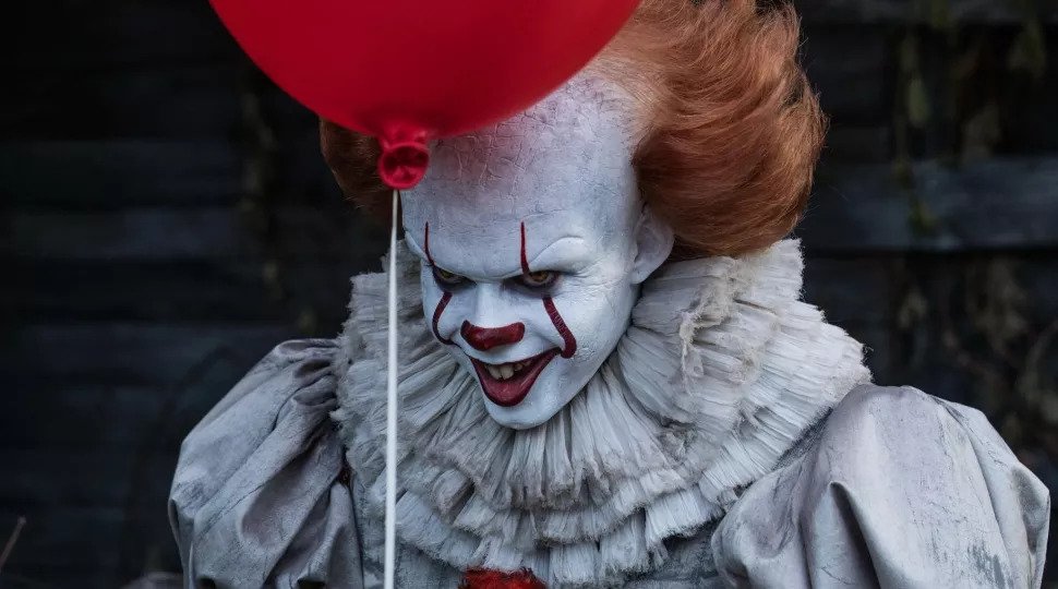 Pennywise ser bare lidt uhyggelig ud med sin ikoniske røde ballon.