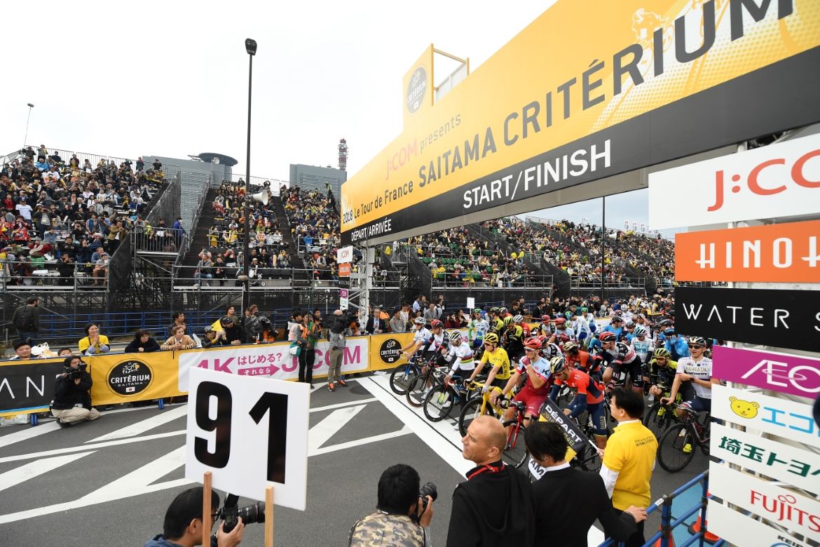 The riders about to start the Saitama Criterium