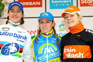 Elite women - Van Den Brand olds off Vos for victory