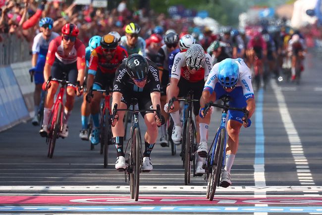 La volata di Caorle ha visto imporsi Alberto Dainese (Getty Images Sport)