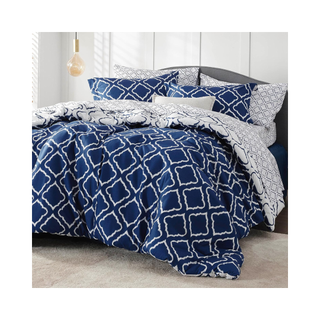 Diamond patterned blue comforter set
