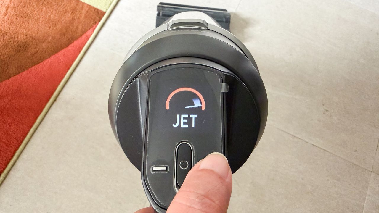 The Jet suction setting displayed on the Samsung Jet 95S screen