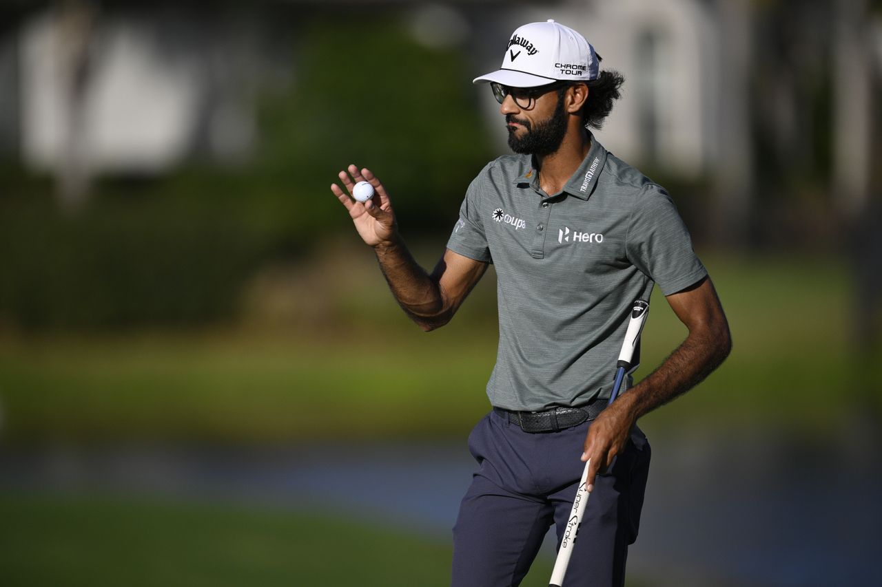 Akshay Bhatia waves to the crowd