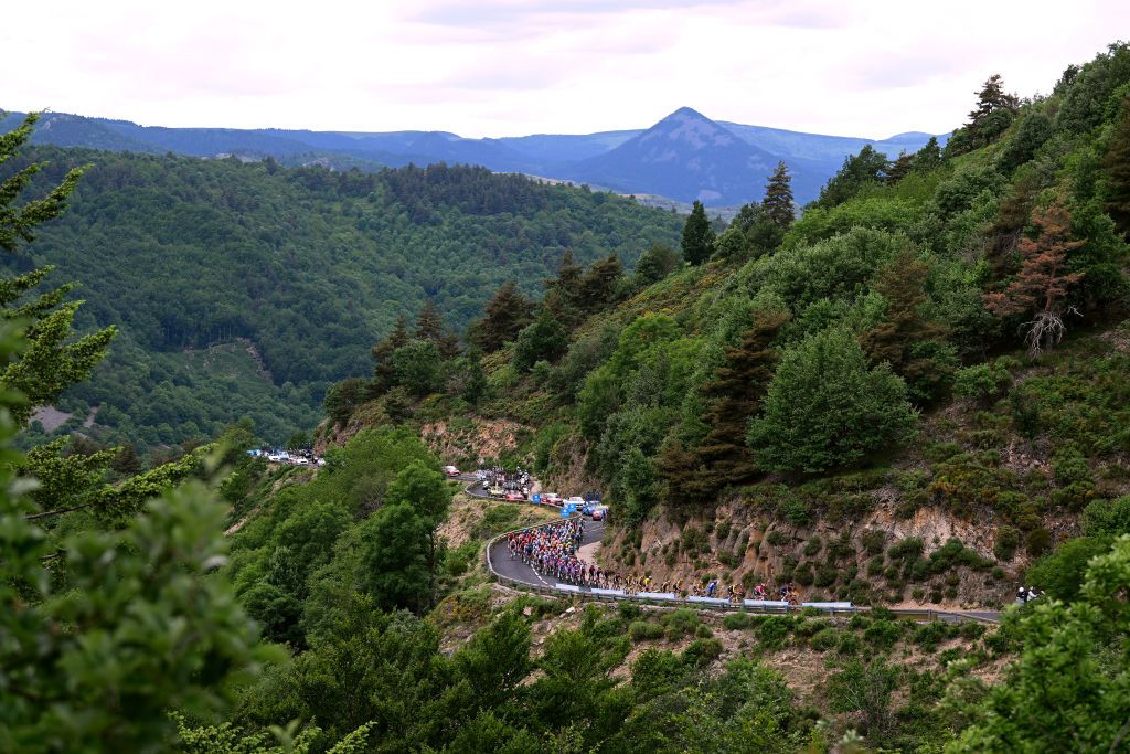BRIVESCHARENSAC FRANCE JUNE 06 A general view of the peloton beginning to climb the Col de Mzilhac 1117m during the 74th Criterium du Dauphine 2022 Stage 2 a 1698km stage from SaintPray to BrivesCharensac WorldTour Dauphin on June 06 2022 in BrivesCharensac France Photo by Dario BelingheriGetty Images