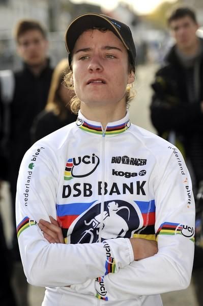Marianne Vos flatted out of the race.