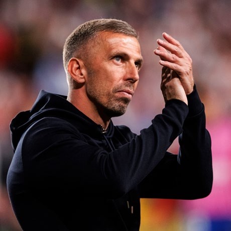 Gary O'Neil applauds supporters for standing. (Photo by Sathire Kelpa/Eurasia Sport Images/Getty Images)