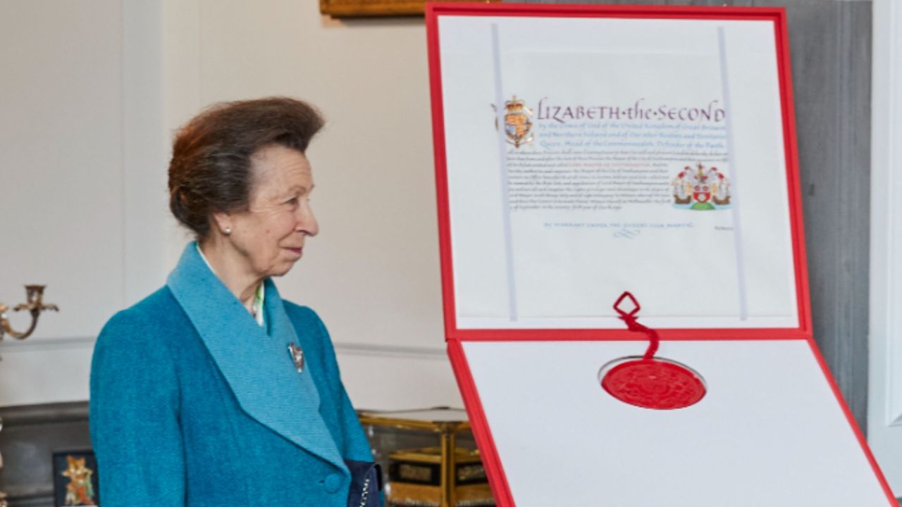 Princess Anne&#039;s turquoise flared coat proves lapels are back